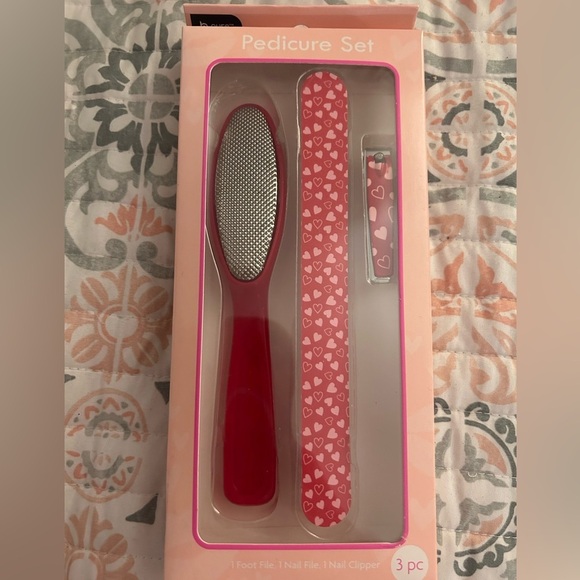 🎁🎁giveaway🎁🎁 3 pc pedicure set - Picture 1 of 1